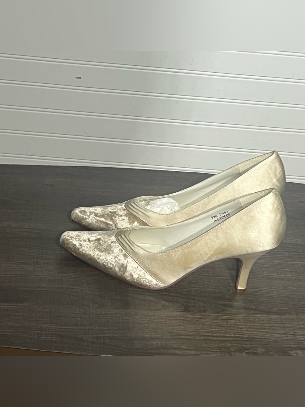 Coloriffics Alexis Vintage 90’s Champagne   Velvet & Satin Pumps Wedding Formal
